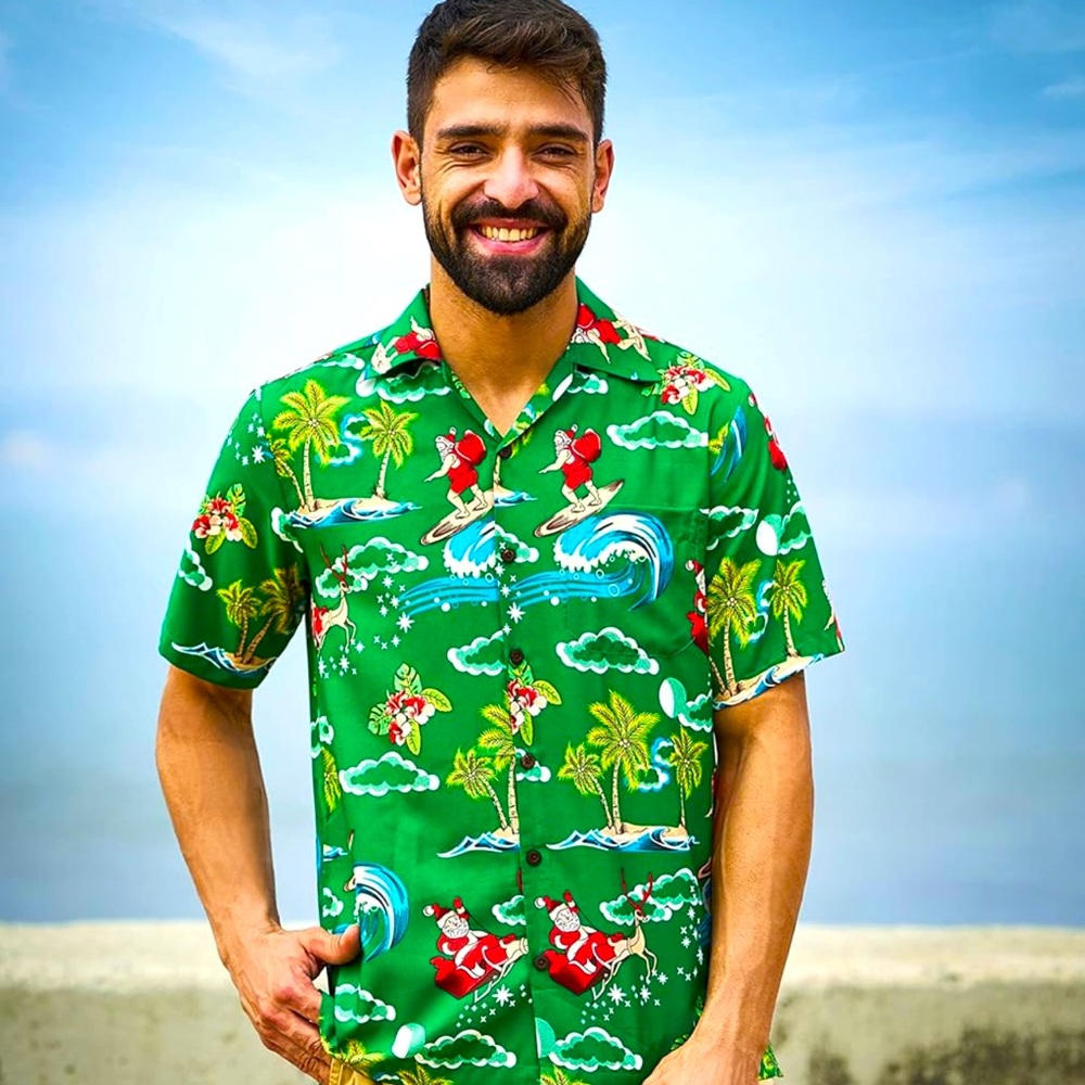 Festive Green Santa Surfing Men's Casual Shirt